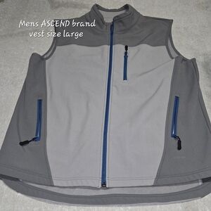 ASCEND Men's Gray Vest